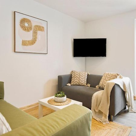 Spacious, Newly Renovated, Three Bedroom Town Centre Duplex Apartment With Free Parking, Sleeps Seven - Walking Distance To Beach Bournemouth Exterior foto