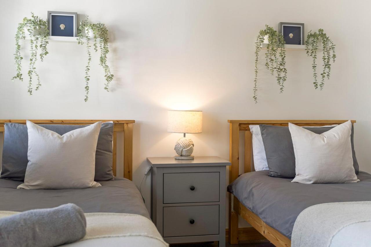 Spacious, Newly Renovated, Three Bedroom Town Centre Duplex Apartment With Free Parking, Sleeps Seven - Walking Distance To Beach Bournemouth Exterior foto