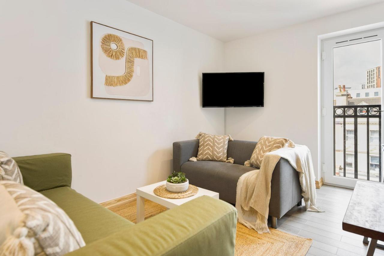 Spacious, Newly Renovated, Three Bedroom Town Centre Duplex Apartment With Free Parking, Sleeps Seven - Walking Distance To Beach Bournemouth Exterior foto