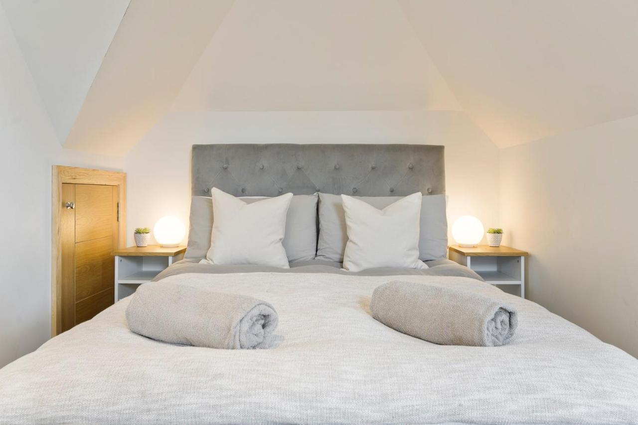 Spacious, Newly Renovated, Three Bedroom Town Centre Duplex Apartment With Free Parking, Sleeps Seven - Walking Distance To Beach Bournemouth Exterior foto